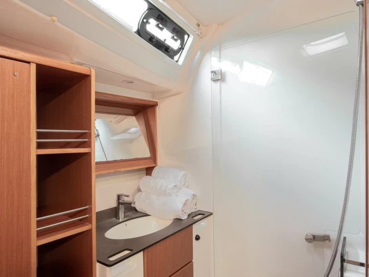Pronájem lodi Lavrio lákavé ceny Cruiser 51