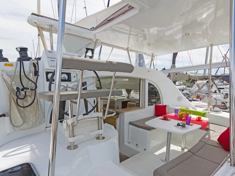 Pronájem jachty v Lavrio -Lagoon Lagoon 380 S2 na Samboatu