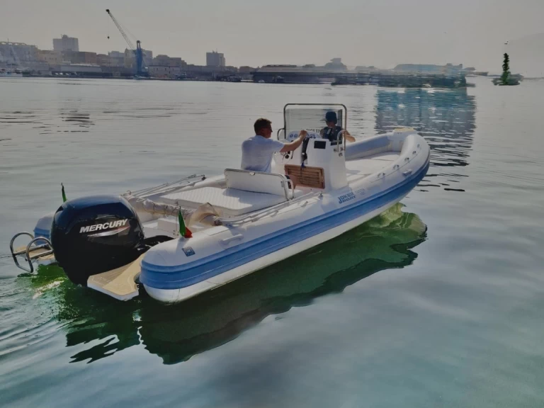 Joker Boat Coaster 650 jednotlivci a charterové společnosti v Torre Annunziata