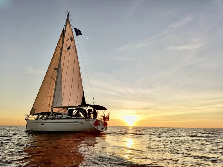 Pronájem lodi Barcelona lákavé ceny Cruiser 37