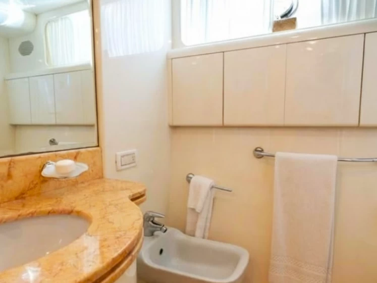 Aicon Aicon75 fly bridge  jednotlivci a charterové společnosti v Miami