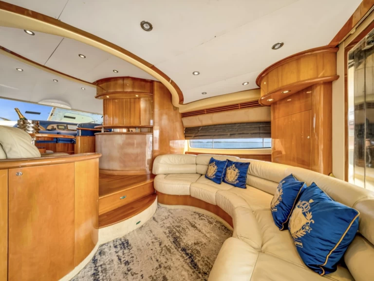 Pronájem Jachta Aicon s licencí