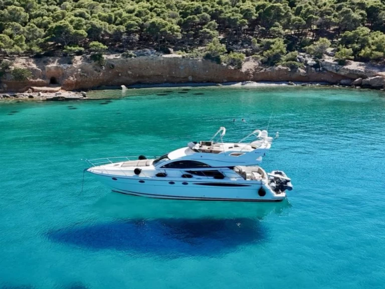 Pronájem lodi Fairline Phantom 50 v Glyfada na Samboatu