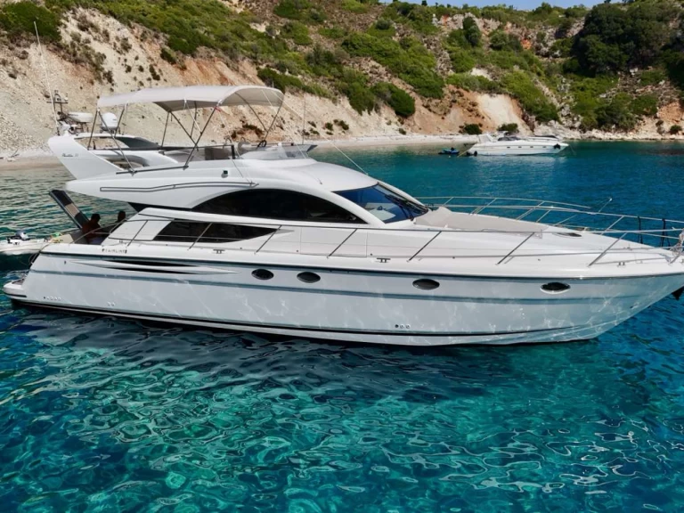 Pronajmout Motorová loď se skipperem či ne Fairline v Glyfada