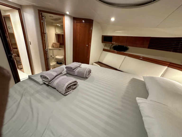 Pronájem Motorová loď Fairline s licencí