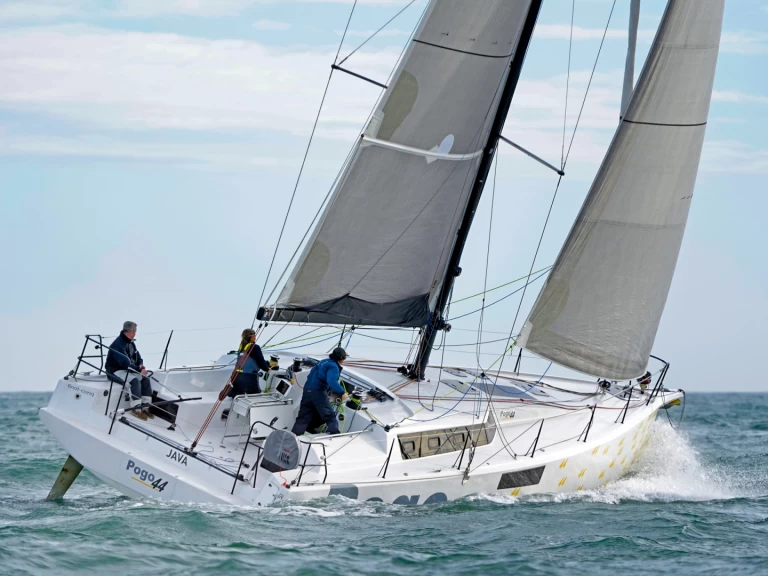 Pronájem lodi Pogo Structures Pogo 44 v La Trinité-sur-Mer na Samboatu