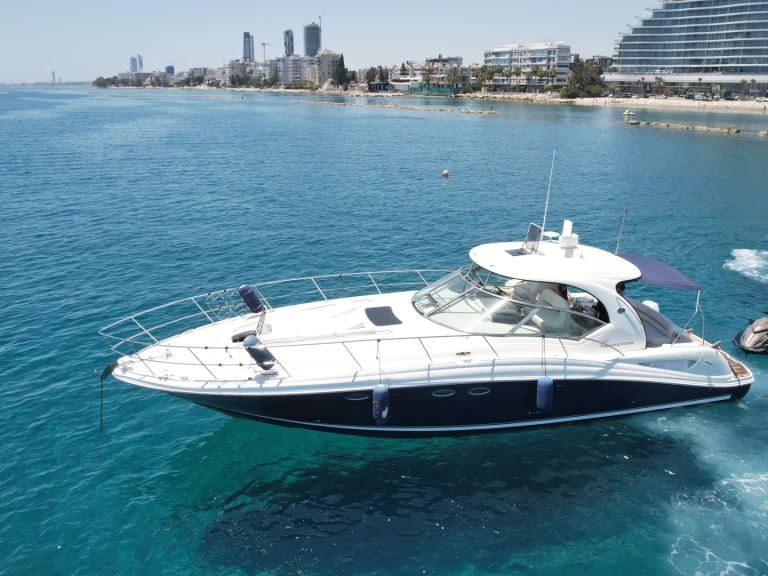 Pronájem Motorová loď Sea Ray s licencí