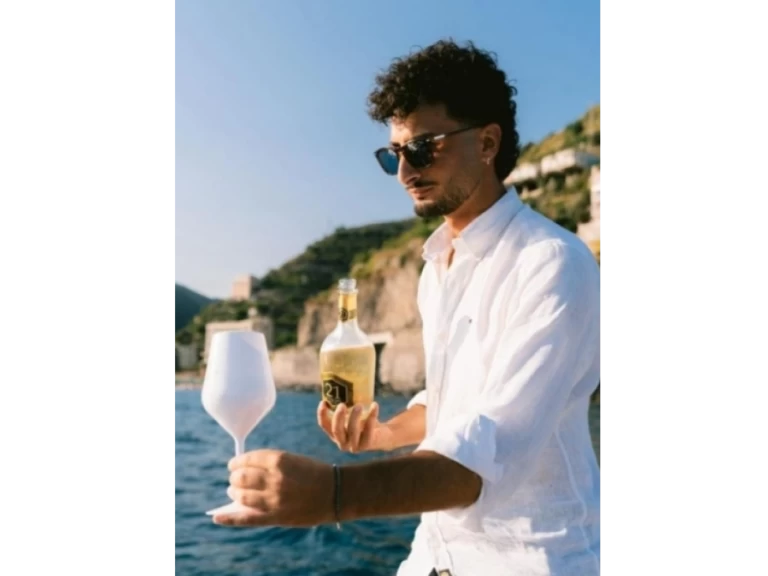 Pronájem Motorová loď Apreamare s licencí