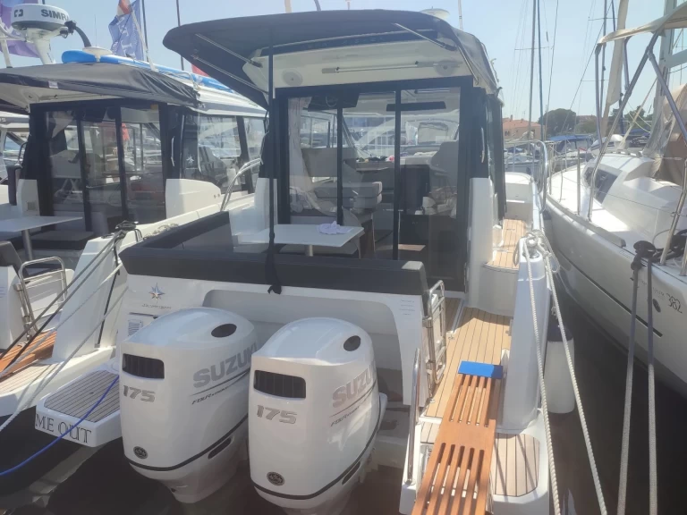 Pronájem Motorová loď Jeanneau s licencí