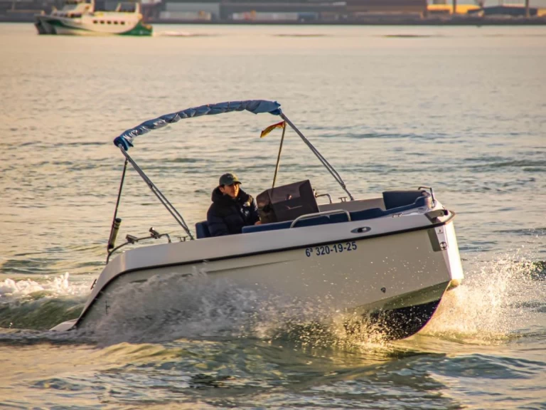 Pronájem lodi Bey Yacht Bey 18 v El Puerto de Santa María na Samboatu