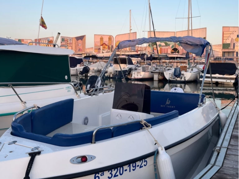 Pronájem Motorová loď Bey Yacht s licencí