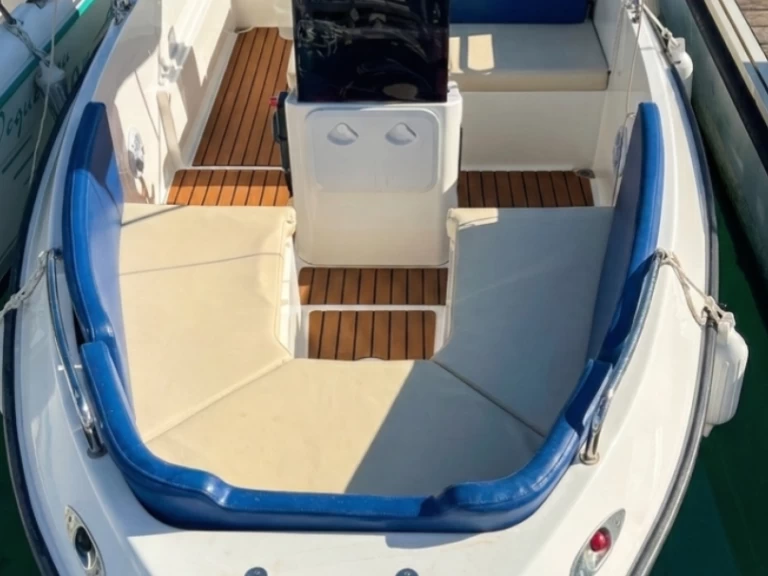 Motorová loď k pronájmu v El Puerto de Santa María za nejlepší cenu