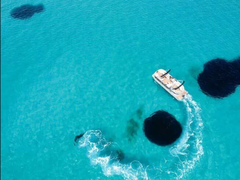 Pronajmout Motorová loď se skipperem či ne Swiss boat ponton v Naoussa