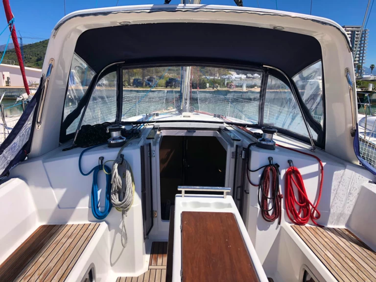 Pronajmout si Bénéteau Oceanis 38 v Salerno