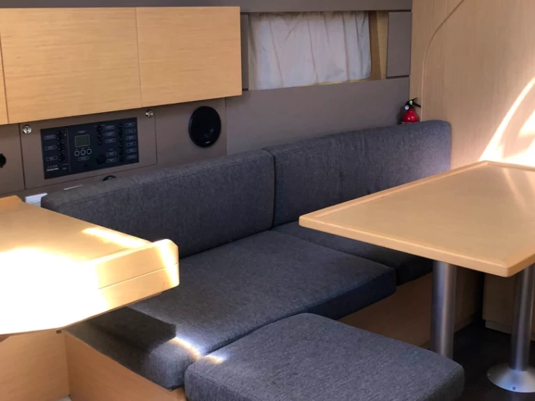 Pronajmout Plachetnice se skipperem či ne Bénéteau v Salerno