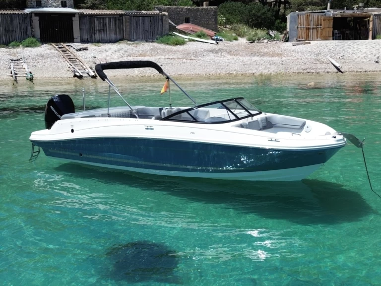 Pronajmout Motorová loď se skipperem či ne Bayliner v Ibiza Town