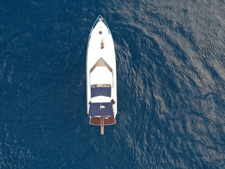 Pronajmout si Sunkiss Arrow 50 v Riposto