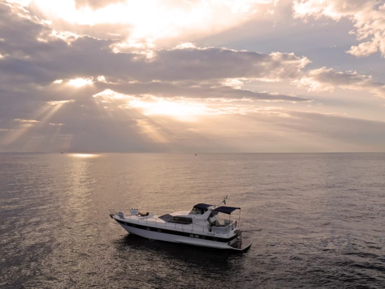 Pronájem Motorová loď Sunkiss s licencí