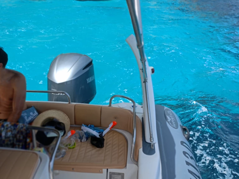 Pronajmout si Nuova Jolly King 750 v Cala Gonone