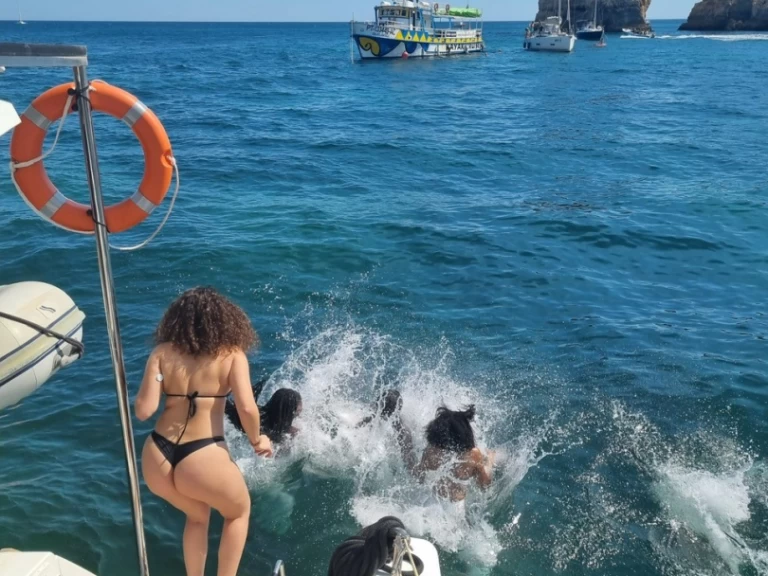 Pronájem Katamarán Fountaine Pajot s licencí