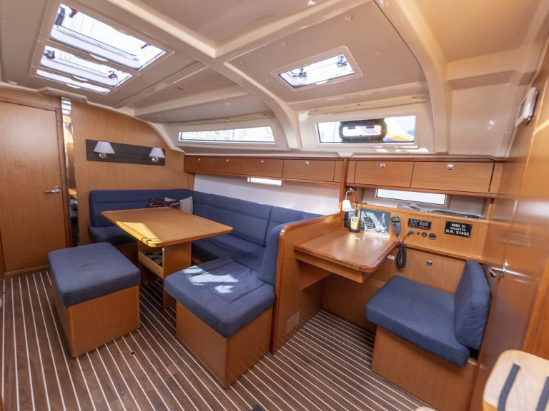 Pronajmout si Bavaria Bavaria 41 Cruiser v Kalkara