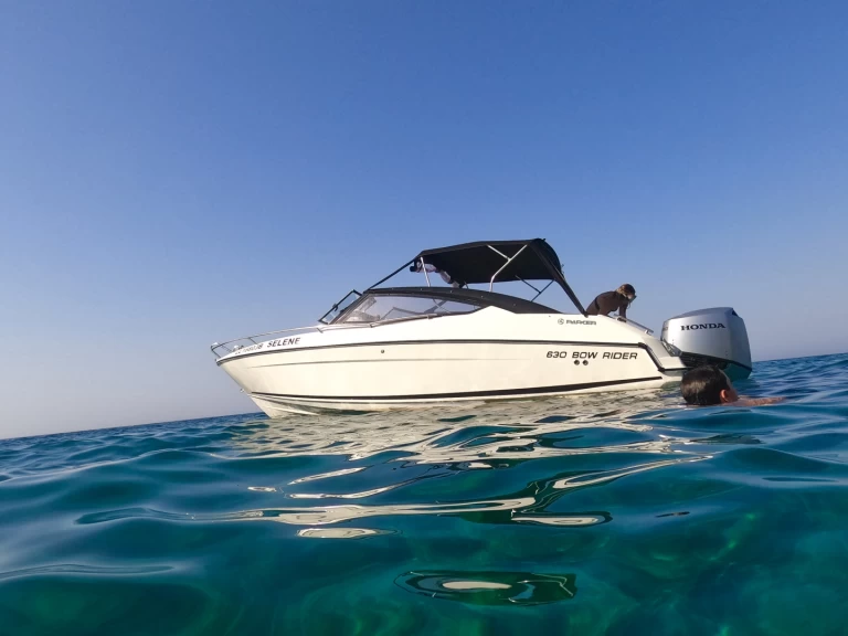 Pronájem Polotuhá loď v Latchi -Parker 630 bowrider 