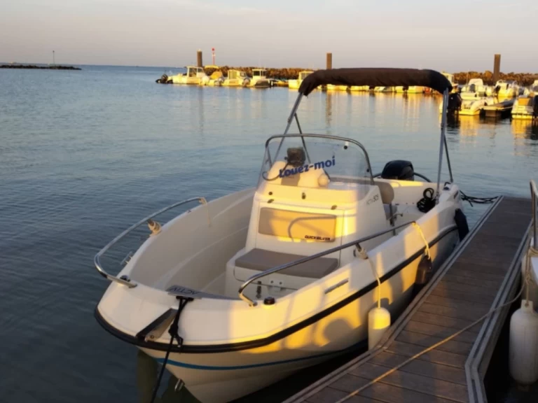 Pronájem Motorová loď Quicksilver s licencí