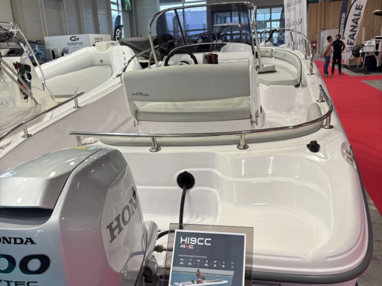 Pronajmout Motorová loď se skipperem či ne 4XC v Saint-Florent