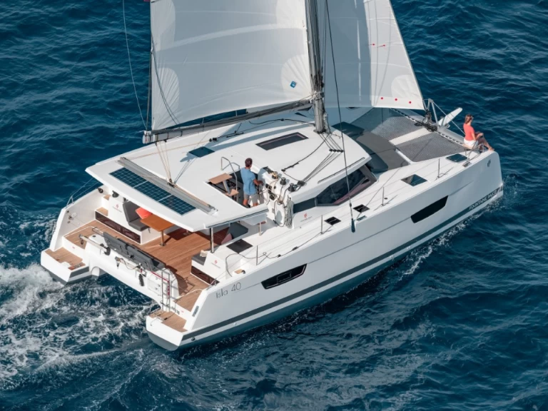 Fountaine Pajot Isla 40 jednotlivci a charterové společnosti v Deme of Volos