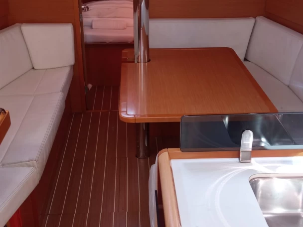 Pronajmout si Jeanneau Sun Odyssey 379 v Gouvia