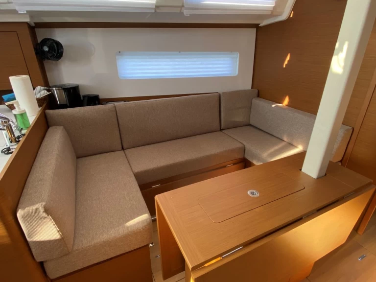 Jeanneau Sun Odyssey 380 jednotlivci a charterové společnosti v Palma de Mallorca