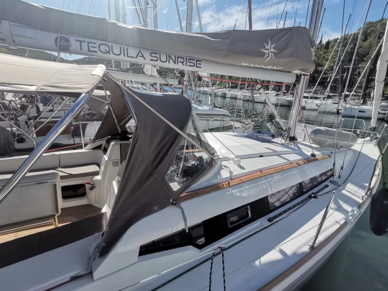 Pronájem jachty v Gouvia -Jeanneau Sun Odyssey 389 na Samboatu