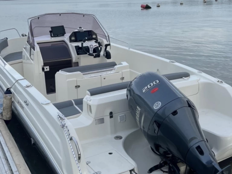 Pronájem Motorová loď Pacific Craft s licencí