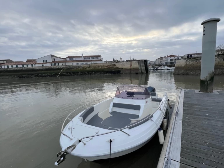 Pronajmout si Pacific Craft Pacific Craft 670 v La Flotte