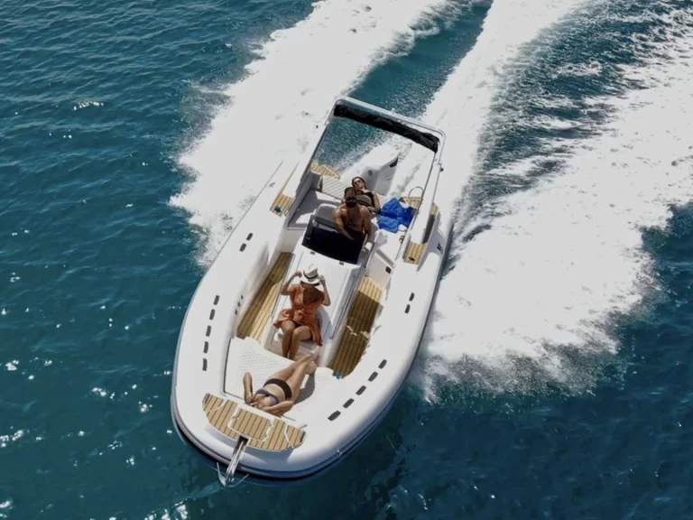 Pronájem Polotuhá loď v La Flotte -Tiger 850