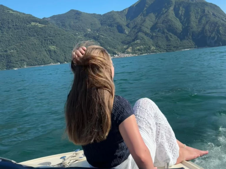 Motorová loď k pronájmu v Lovere za nejlepší cenu