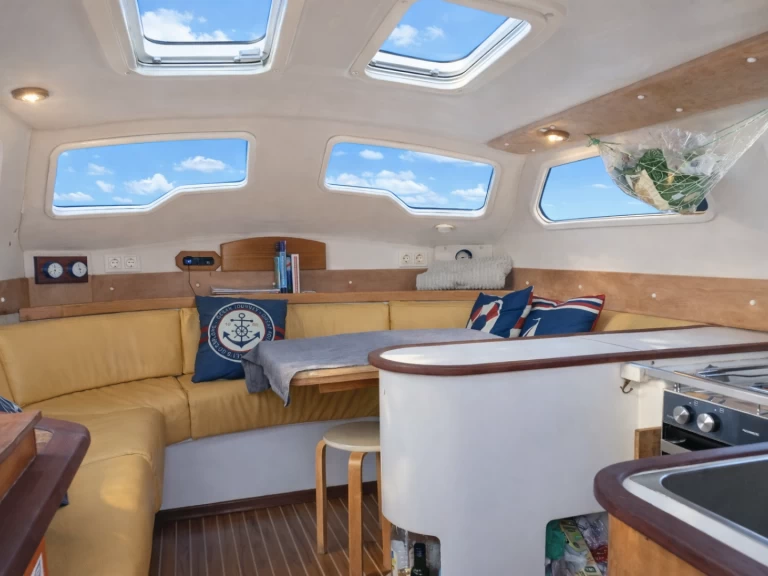 Edel Edel Cat 36 jednotlivci a charterové společnosti v Porroig