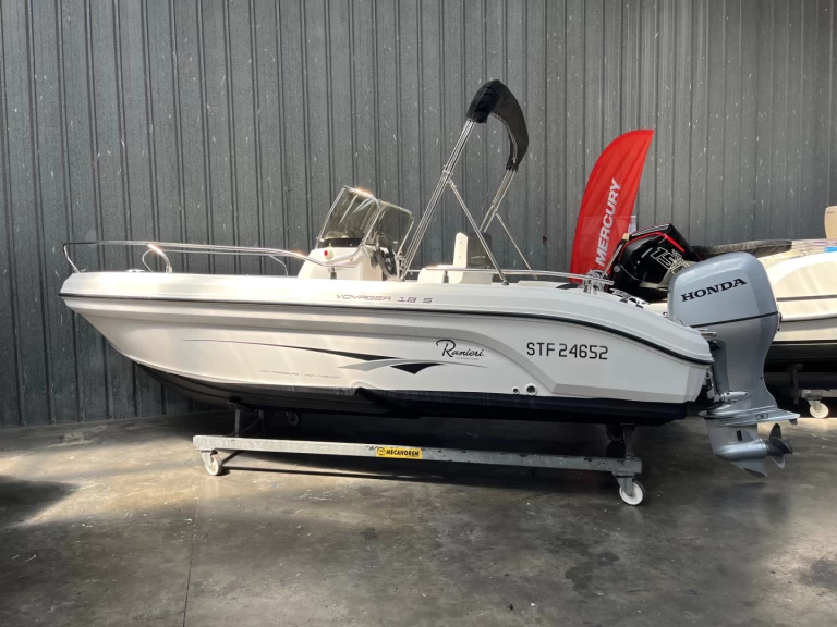 Ranieri Voyager 18 S jednotlivci a charterové společnosti v Gruissan