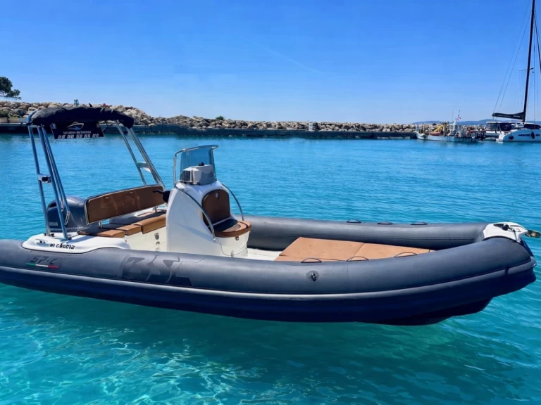 Pronajmout Polotuhá loď se skipperem či ne Bsc v Nice