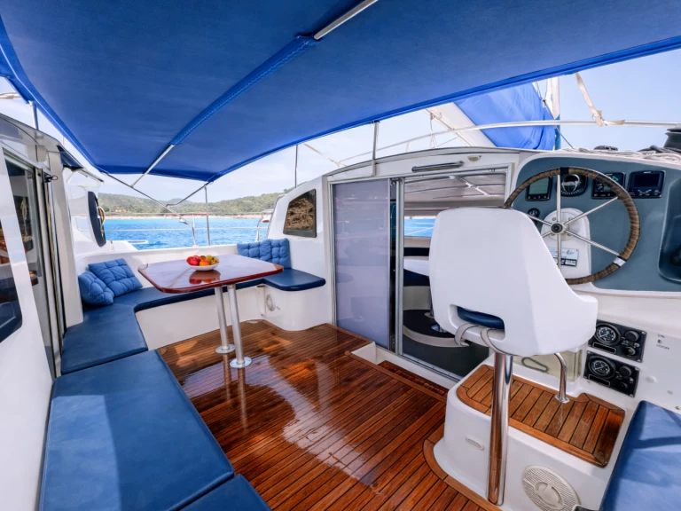 Pronajmout si Fountaine Pajot Athena 38 v Porroig