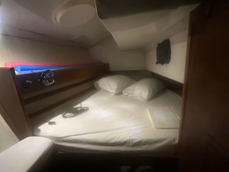 Pronájem lodi Atény lákavé ceny Apollo 12