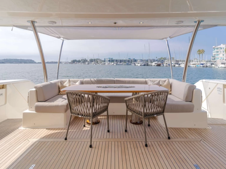 Pronájem lodi Ferretti SOL SHINE  v New England na Samboatu