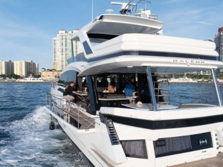 Pronajmout si Galeon Seven Seas v Miami Beach