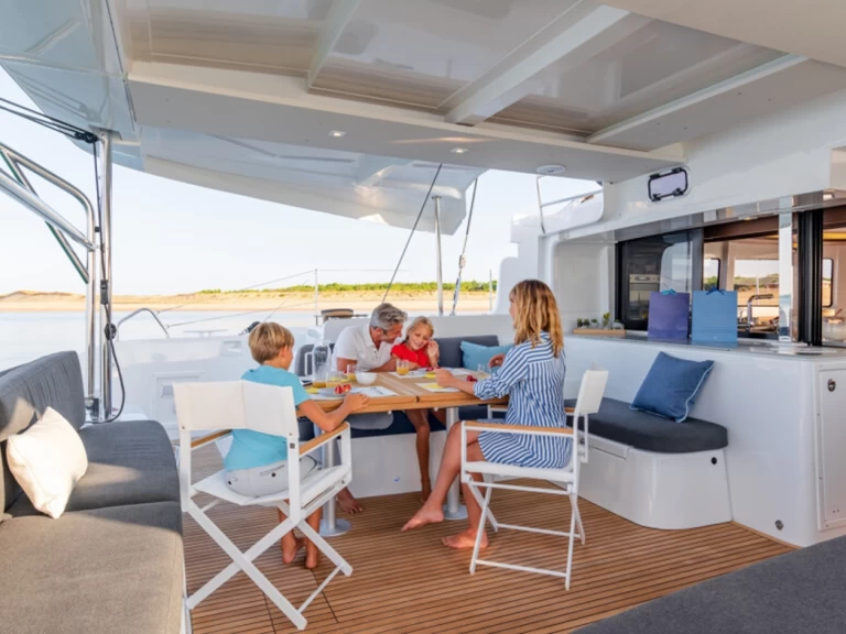 Pronajmout Katamarán se skipperem či ne Lagoon v Playa Sardinera