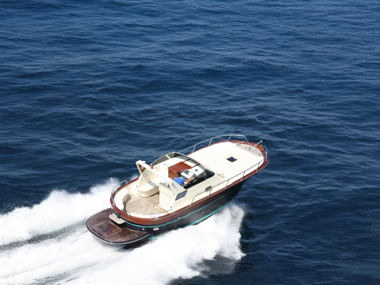 Pronájem lodi Jeranto Gozzo 30C v Positano na Samboatu