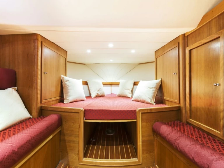 Pronájem jachty v Positano -Jeranto Gozzo 30C na Samboatu