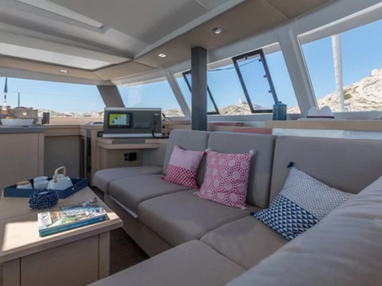 Pronajmout si Fountaine Pajot Astrea 42 v Heraklion Port