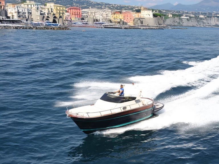 Jeranto Sorrento 30Coupè jednotlivci a charterové společnosti v Sorrento