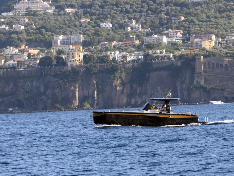 Allure 38 jednotlivci a charterové společnosti v Sorrento