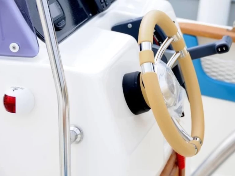 marinesite 18 OPEN  jednotlivci a charterové společnosti v Sirmione